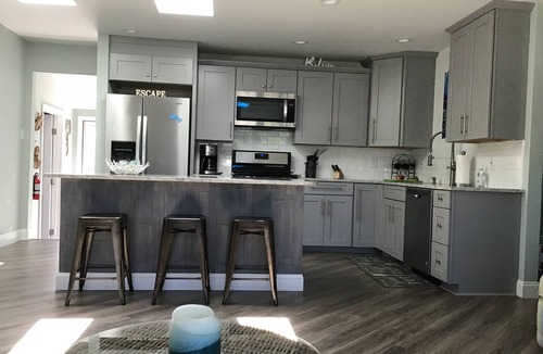 North Cape May House | Quiet retreat along the bay“BLU-DOLPHIN” with OUTDOOR SHOWER