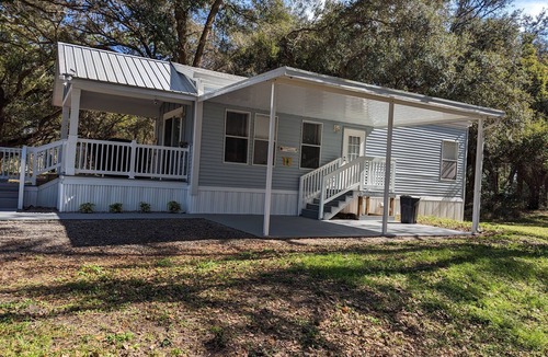 Zephyrhills West Cottage | Quiet & Secluded yet short distance to everything!