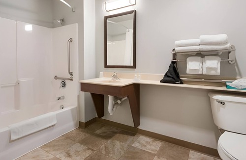 Wixom Hotel | Quiet Stay with Home Comforts Near Lyon Oaks County and Suburban Collection