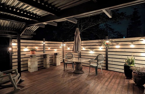 New Smyrna Beach House | Quirky Pine Cottage - Peaceful Mainland Retreat in New Smyrna Beach
