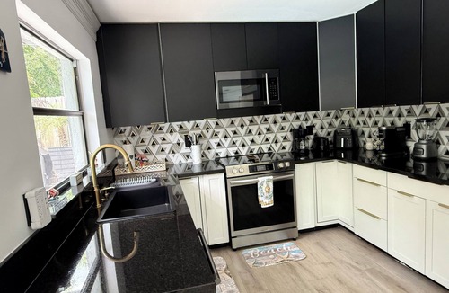 Lake Magdalene House | Rabelo’s House Awesome 5-bedroom house with AC in charming Tampa