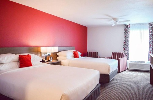 Kissimmee Hotel | Radisson LBV South | 2 Queen | Minutes to Theme Parks, Old Town Kissimmee