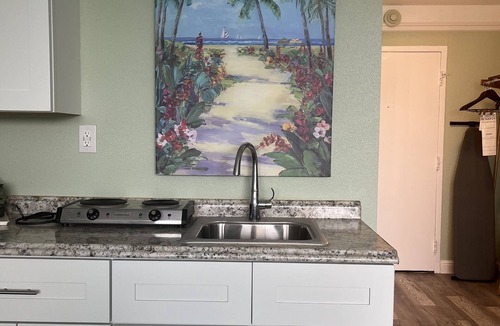 Trailer Estates Hotel | RAMADA SARASOTA CONDO HOTEL#407 Waterfront Balcony, King Bed, Pool, Kitchenette