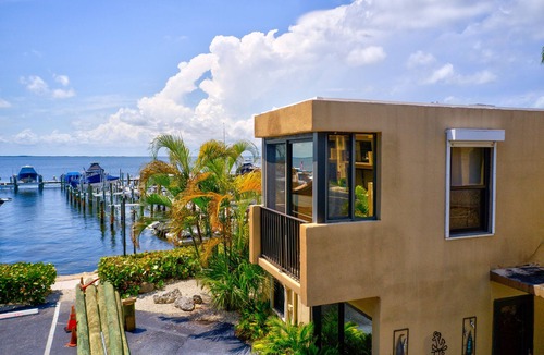 Key Largo House | Rare Bayfront End Unit Moon Bay 2BR w/Boat Slip, Pool, Beach & Sunset Views