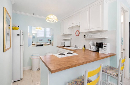 Palm Beach - West Palm Beach Apartment | Rare Garden Studio | Pool Deck Access + Beach