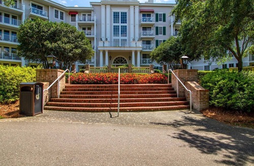 Baytowne Wharf Condo | Recently Renovated 4th Floor Studio w/2 King Beds, Kitchenette, and Modern Comfort at Sandestin Golf and Beach Resort!