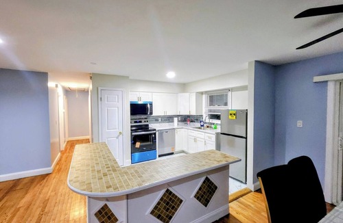 North Bay Shore House | RECENTLY RENOVATED Charming 3-bedroom house in peaceful Bay Shore with AC