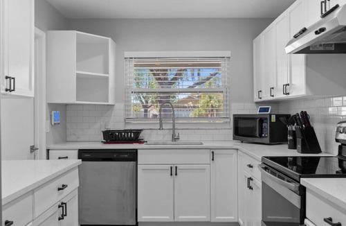 Southeast Orlando Cottage | Red Jordan Boho Style Vacation Home