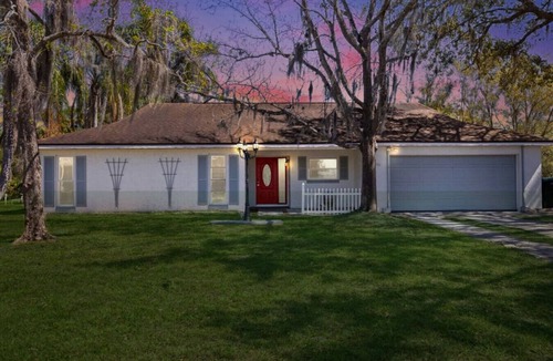 Southeast Orlando Cottage | Red Jordan Boho Style Vacation Home
