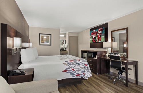Westside Hotel | Red Roof Inn Baldwin