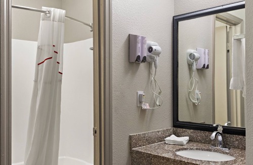 Westside Hotel | Red Roof Inn Baldwin