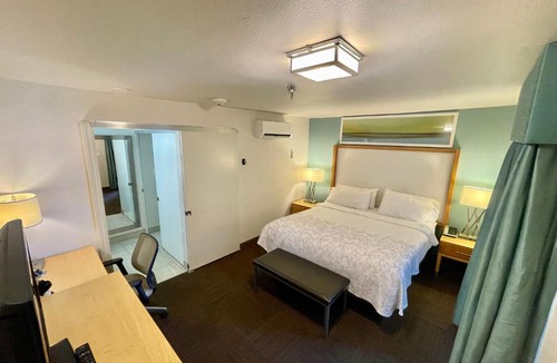 Terrace Park Hotel | Red Roof Inn PLUS & Suites Tampa - Busch Gardens