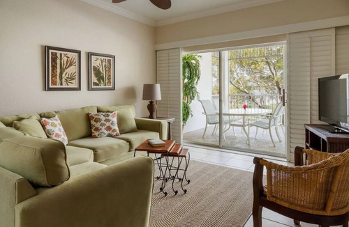 Marco Island Hotel | Refined Island Escape, Olde Marco Inn Deluxe 2BR Suite w/Porch