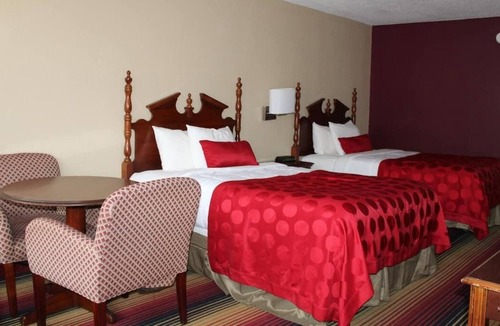 Perry House | Relax and Unwind! 4 Great Units Near Historic Downtown Perry, Pool, , Parking!