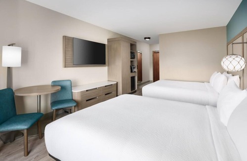 Marathon Hotel | Relax and Unwind! Outdoor Pool, Pets Are Welcome, Free Breakfast!