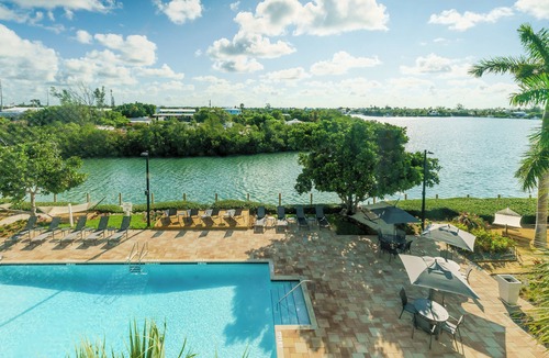 Marathon Hotel | Relax and Unwind! Outdoor Pool, Free Breakfast, Pets Are Welcome!