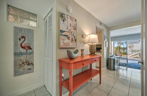 Bayview Condo | Relax Beachside! Tropical Resort Amenities 1B1B
