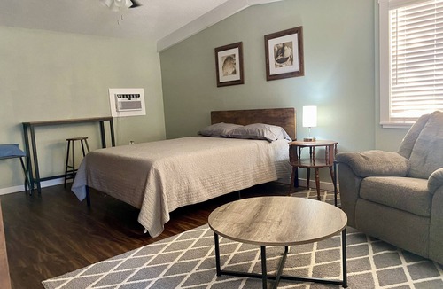 Satsuma Hotel | Relax by the River - Shell Harbour Room 4 on the St Johns River
