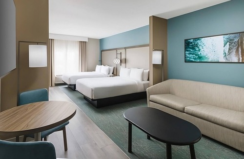 Marathon Hotel | Relax from Your Room w/Pool View! Outdoor Pool, Free Breakfast, Pet-Friendly!