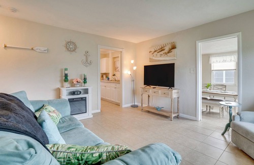 North Port House | Relax in Hot Tub, Walk to Springs: North Port Home