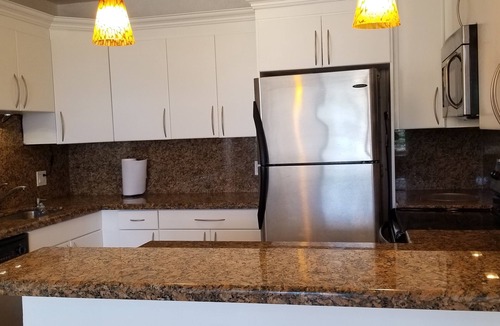 Hollywood South Central Beach Condo | Relax in Stylish 2BR Hollywood Condo – WiFi, Parking, Beachfront Views Included!