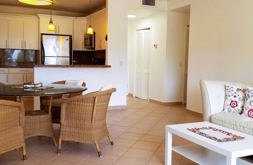 Hollywood South Central Beach Condo | Relax in Stylish 2BR Hollywood Condo – WiFi, Parking, Beachfront Views Included!
