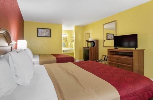 Douglas Hotel | Relax in Stylish Room w/King Bed Near Attractions | Onsite Outdoor Pool