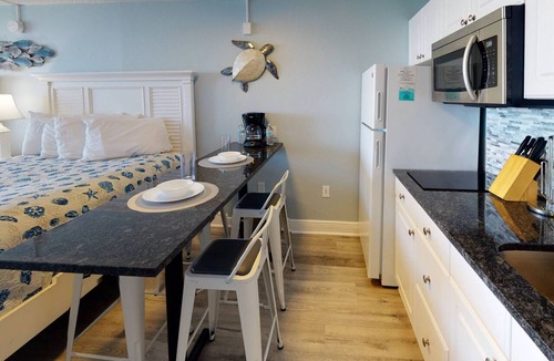 Treasure Island Condo | Relax on Your Private Beachfront Balcony! Pool, Beach, Tiki Bar, Grills, +Tickets to Fun Activities!