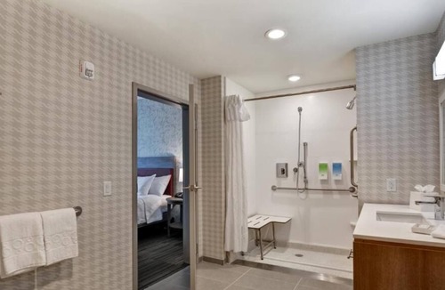 Daytona Beach House | Relax & Rejuvenate In Our Spacious Accommodations! w/ Full Kitchen, Onsite Pool!