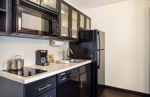 Nanuet Hotel | Relaxing 1BR Queen Retreat w/Kitchen Close to NYC Access