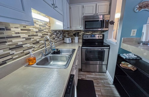 Holiday Beach Condo | Relaxing 1Br Condo sleeps 4. Pool outside back door. Beach Access.