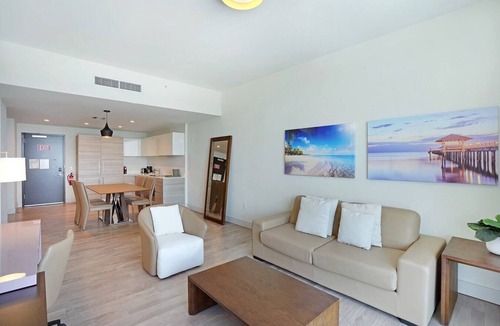 Hollywood Condo | Relaxing 2BR Sunsets Over The Water-CS12