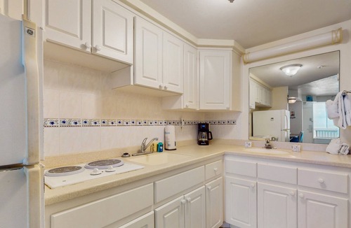 Ortona Park Condo | Relaxing Oceanfront Studio w/Pools, Walk to Dining & Daytona Boardwalk