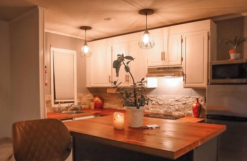 Weston Apartment | Relaxing studio with kitchen in weston woods