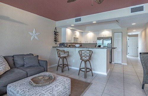 Englewood South House | Relaxing Townhome by Lemon Bay, minutes to Beach