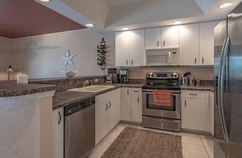 Englewood South House | Relaxing Townhome by Lemon Bay, minutes to Beach