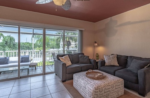Englewood South House | Relaxing Townhome by Lemon Bay, minutes to Beach