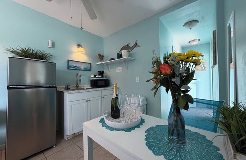 Bonita Springs Hotel | Relaxing Waterfront King Studio in Bonita Springs