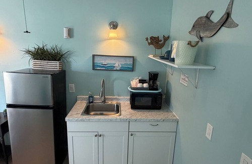 Bonita Springs Hotel | Relaxing Waterfront King Studio in Bonita Springs