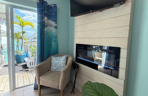 Bonita Springs Hotel | Relaxing Waterfront King Studio in Bonita Springs