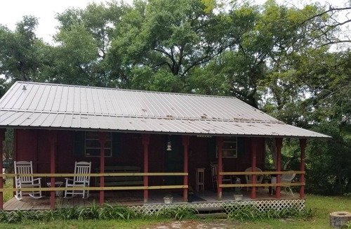 Ocklawaha House | Relish the Complete and Perfect Solitude of your Cabin in the Woods