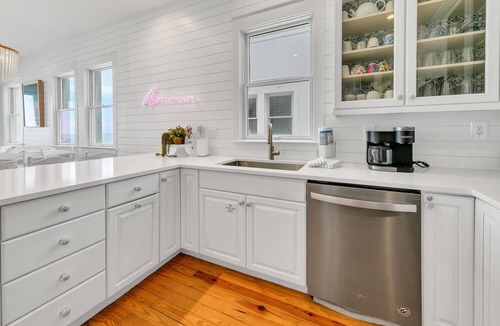 Delos House | Remodeled Beachfront😎 Frangista Delos⛱️⛱️Heated Splash🐠Pool Elevator🐬Beach Serv