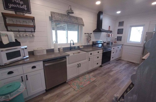 Brooks County House | Remodeled farmhouse, close to Moultrie, Thomasville and Valdosta!