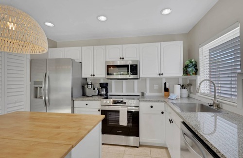 Matlacha House | Remodeled Matlacha Fishing Cottage | Gulf-Access Canal, Dock, Bikes & Boat Parking