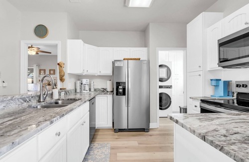 Clipper Cove House | Remodeled & New to VRBO 2026! Crystal Beach,Community pool, 3 blocks to beach