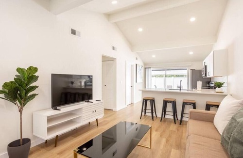 Bearss Plaza House | Remodeled Vacation Home near the Beaches