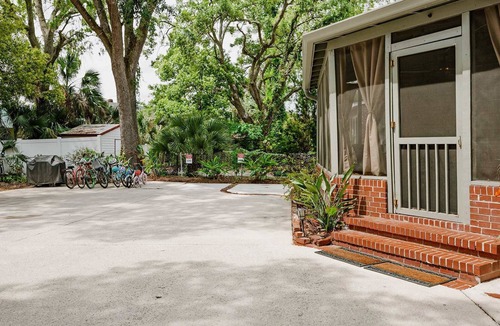 San Marco House | Renovated 2BR w/Porch & Pool Table San Marco