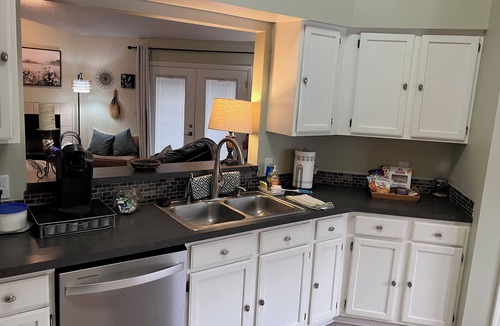 Kingsland House | Renovated 3BR Spa Bath + Fenced Yard Near Kings Bay & I-95 Extended Stays