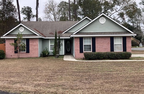Kingsland House | Renovated 3BR Spa Bath + Fenced Yard Near Kings Bay & I-95 Extended Stays