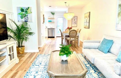 Gulf Breeze Condo | Renovated, Charming Townhouse w/Sound Views